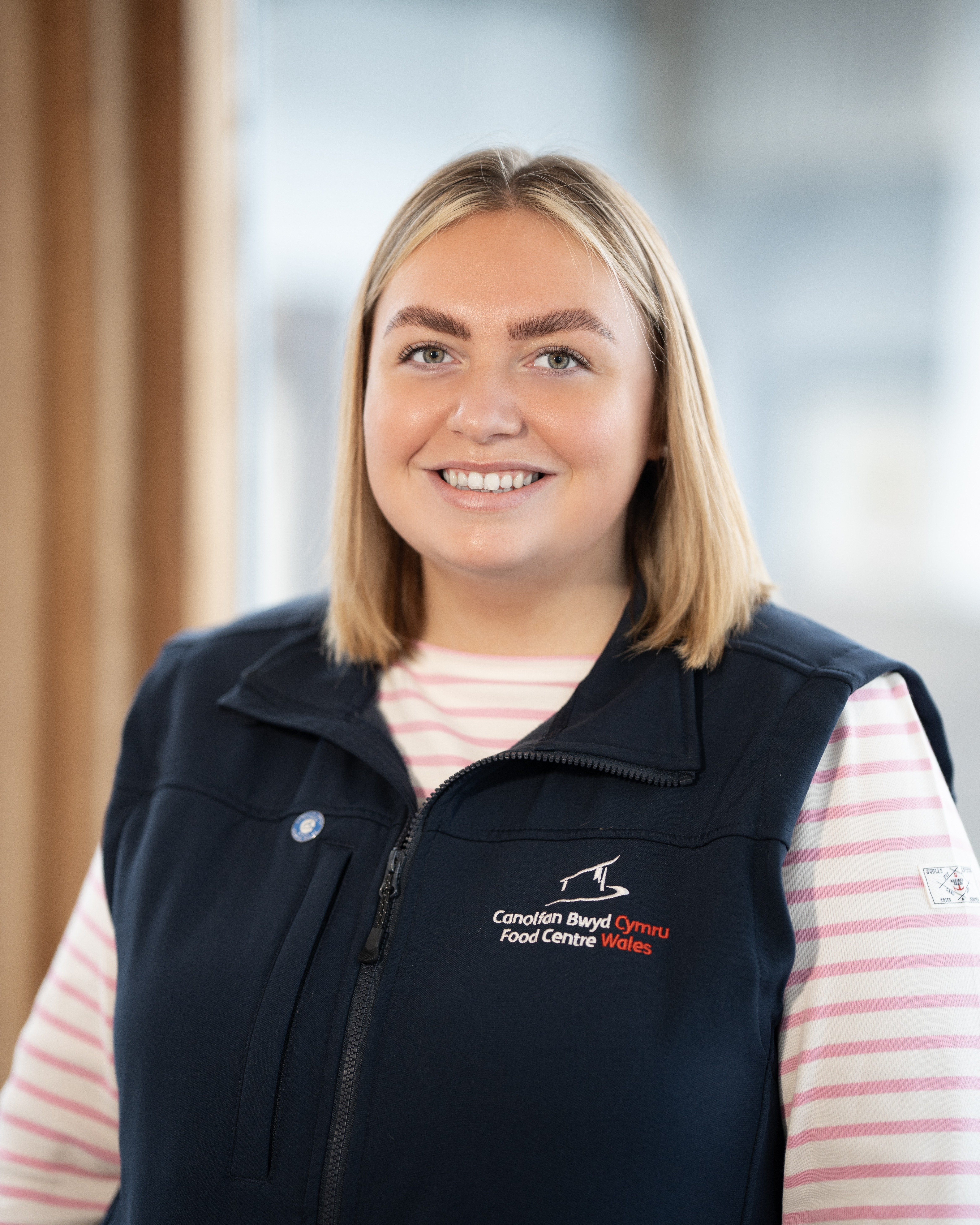 Technolegydd Bwyd Cynorthwyol - Phoebe Evans